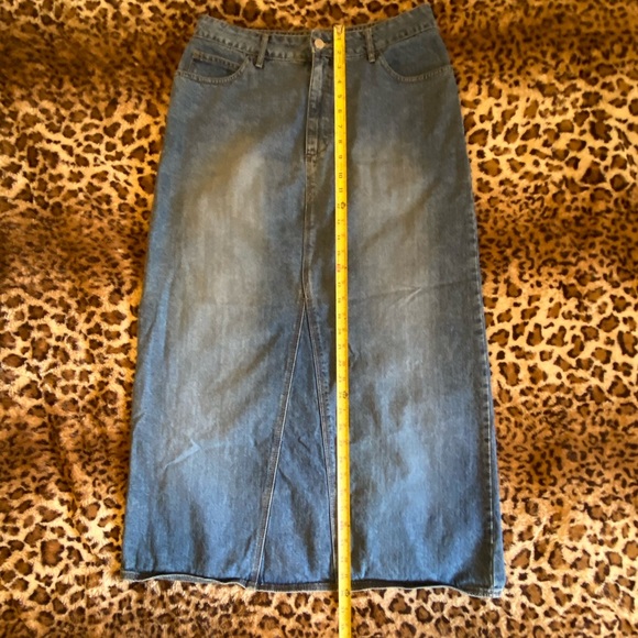 Women’s St. John’s Bay denim maxi skirt size 10. Light fade wash, rear slit. - Picture 6 of 10